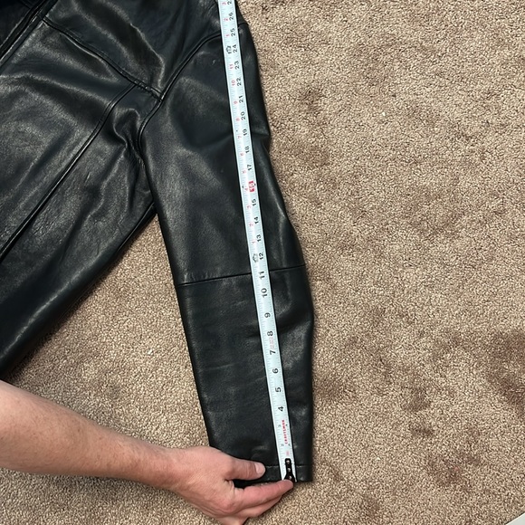 CLOSET CLEAN OUT. ACCEPTING ANY OFFER!
Men’s Bostonharbour leather jacket Medium - Picture 10 of 15